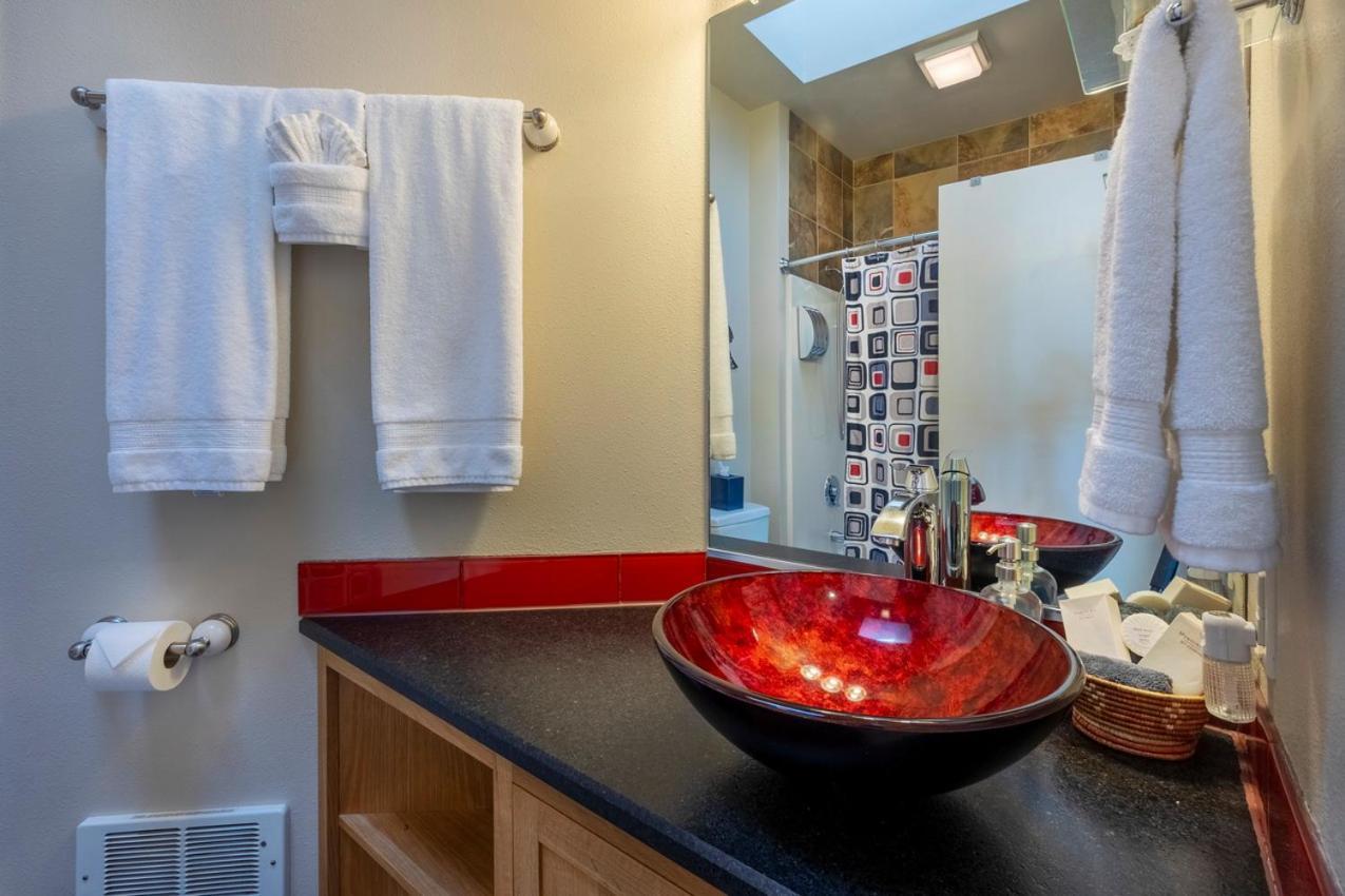 Tyee Lodge Bed And Breakfast Нюпорт Екстериор снимка